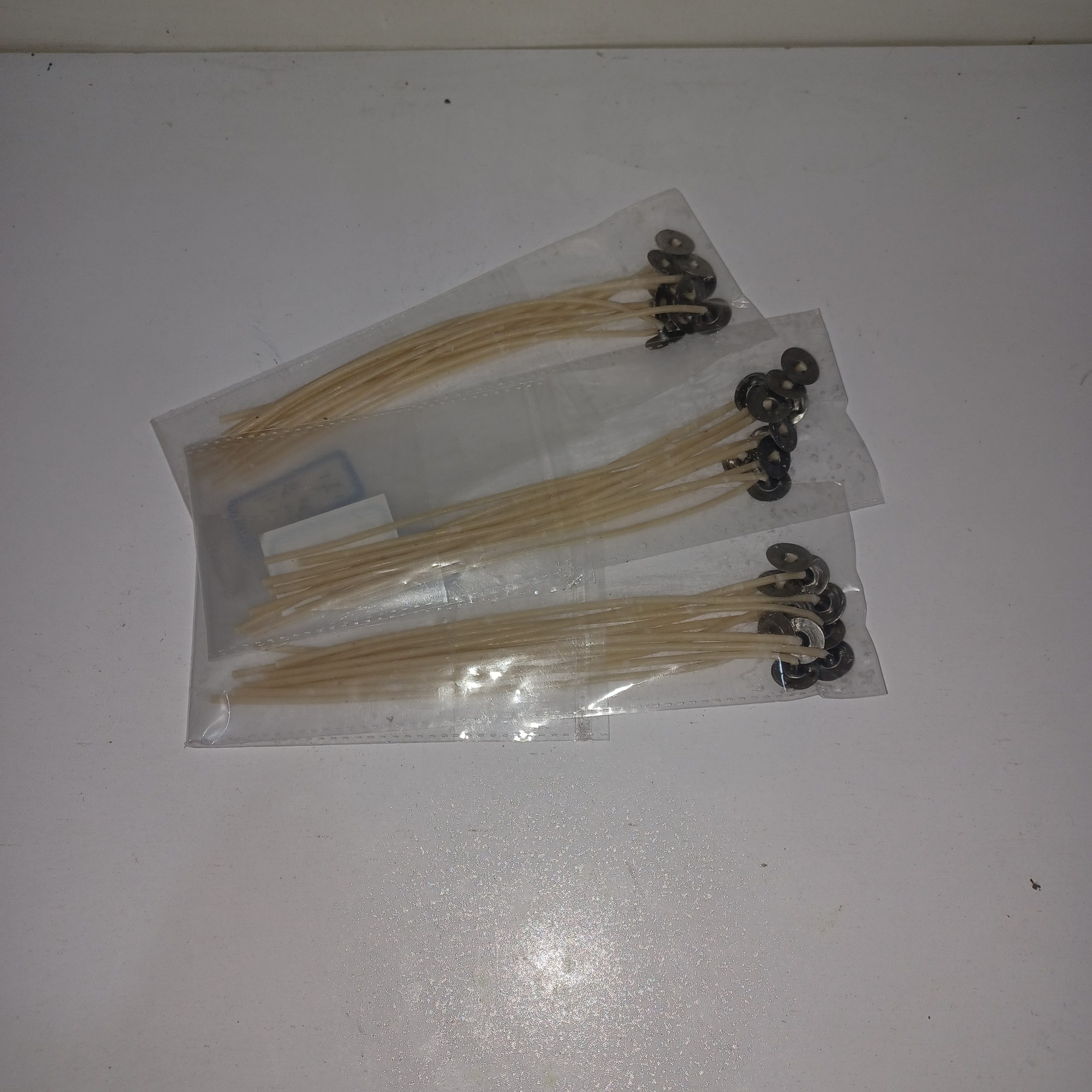 لوازم شمع سازی فیتیله موم خورده همراه با پایه نگهدارنده فلزی 