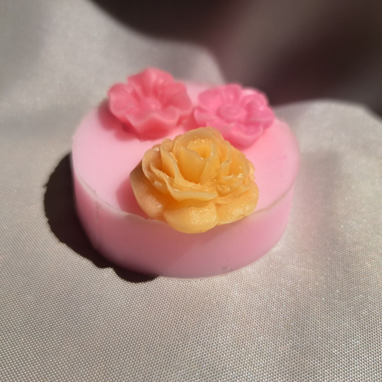 قالب سیلیکونی شکوفه ۳ تایی – شمع‌سازی و رزین بهاری